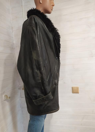 Тепла шкіряна куртка з натуральним хутром5 фото