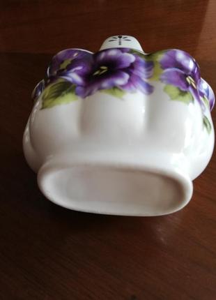Корзиночка фарфоровая с ручкой "фиалки"