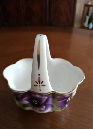 Корзиночка фарфоровая с ручкой "фиалки"