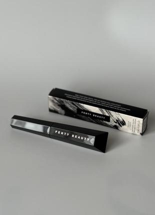 Стійка чорна туш для об’єму підкручення вій fenty beauty by rihanna hella thicc mascara