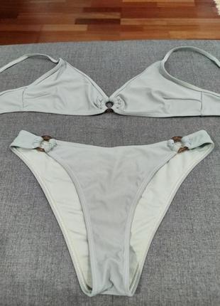 Красивый купальник с мягким лифом