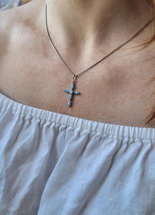 Срібний хрестик прямий хрест із блакитним камінням срібло 925 проби покрите родієм 1.4052фт/4352 фото