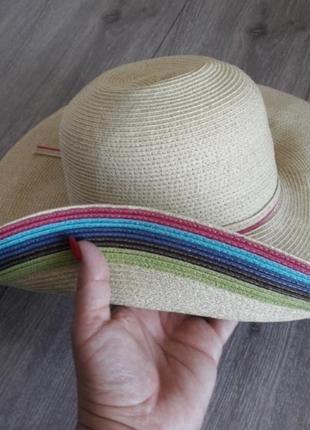 Шляпа из бумажной соломки с цветным кантом