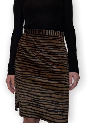Стильная юбка миди с тигровым принтом1 фото