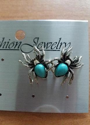 Серьги-гвоздики "пауки"