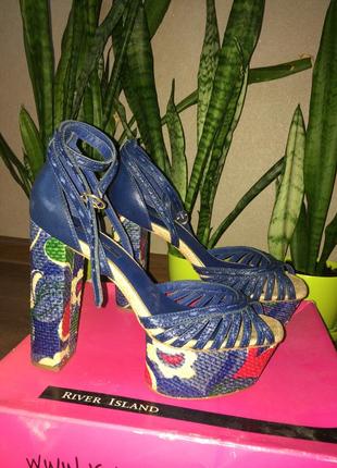 Стильные босоножки river island