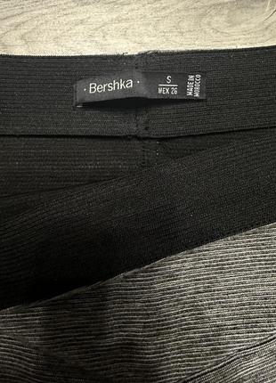 Юбка bershka,размер s,серая.3 фото