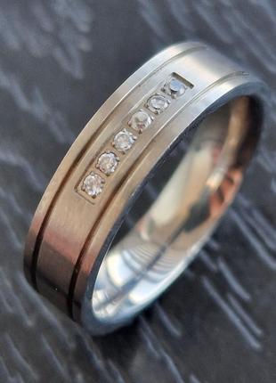 Кільце з титану з цирконієм.