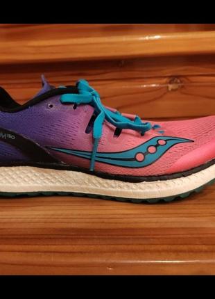 Кроссовки saucony.