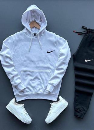 Весенний костюм nike худи белое + брюки черные.