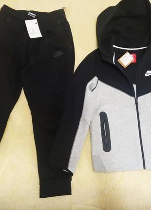 Спортивный  костюм nike. оригинал.