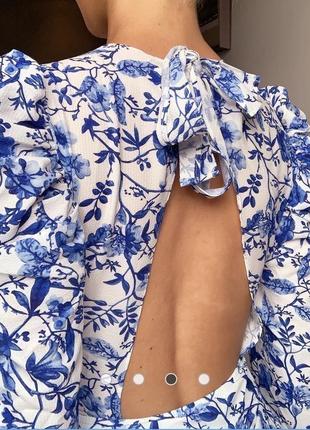 Голубое платье с плиссированной юбкой и оборками с открытой спиной и цветочным принтом in the style x lorna luxe3 фото