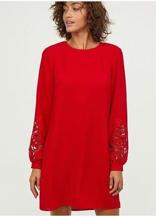 Красное платье с ришельье на рукавах