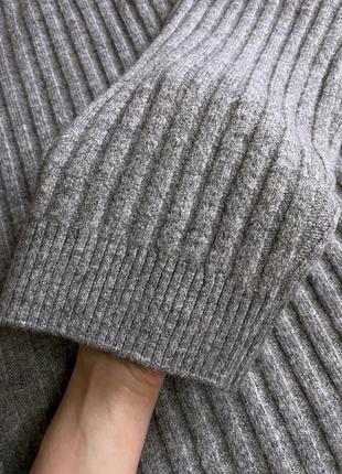 Серый свитер оверсайз в рубчик10 фото