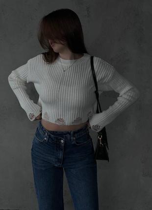 Біла кофта з рваним низом