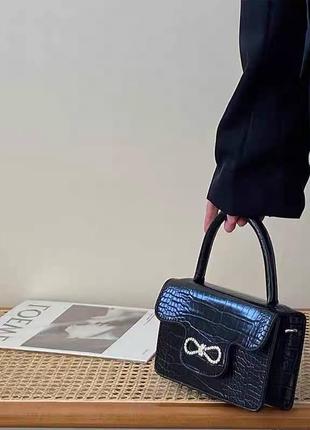 Женская стильная сумка, сумка плотная, трендовая, вечерняя, маленькая, сумка из эко-кожи, кожанная на лето8 фото