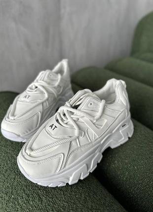 Белые очень крутые кроссовки на двойной шнуровке2 фото