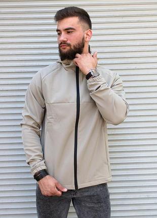 Бежева куртка soft shell на флісі