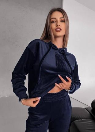 Женский спортивный костюм