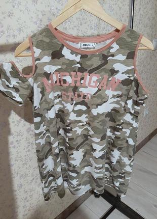 Жіноча футболка