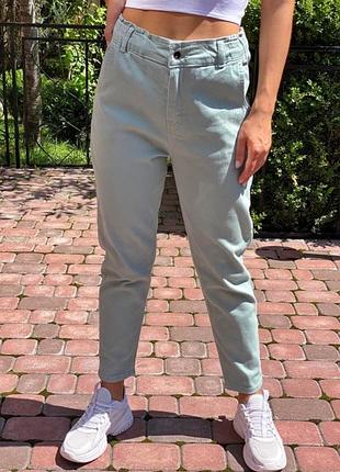 Джинсы с завышенной талией на резинке