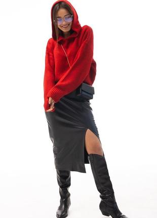 Женское вязаное худи красного цвета8 фото