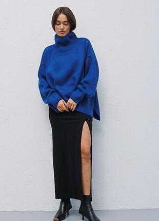Вязаный свитер оверсайз синего цвета с высоким воротником стойкой2 фото