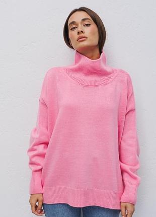Розовый свитер оверсайз с высоким воротником стойкой5 фото