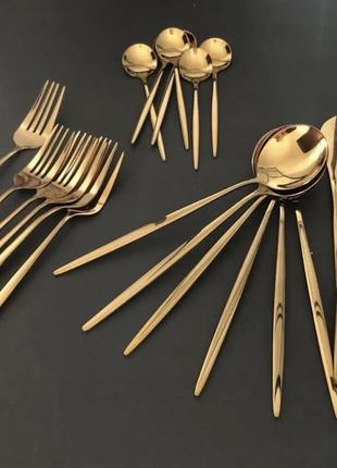 Столовые приборы золотые