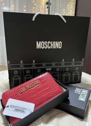 Кошелек от love moschino с большим логотипом спереди, оригинал