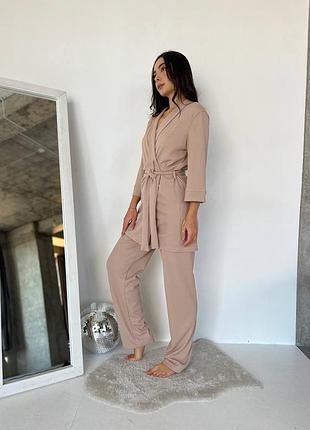 Костюм для дому з поясом 😍
в дуже гарній тканині 
вафелька  
склад : 100% хлопок