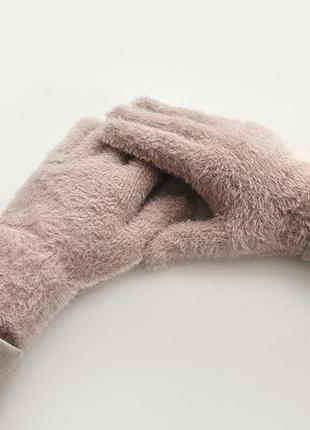 Теплые женские-подростковые перчатки из пушистой пряжи2 фото
