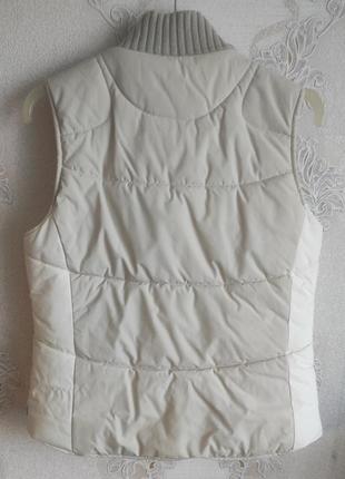 Жилетка теплая стеганная бежевая
