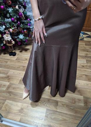 Длинное платье к полу коричневое вечернее8 фото