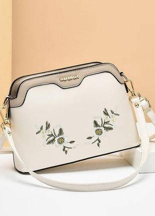 Жіноча міні сумочка клатч із вишивкою, маленька смука на плече з квіточками білий1 фото