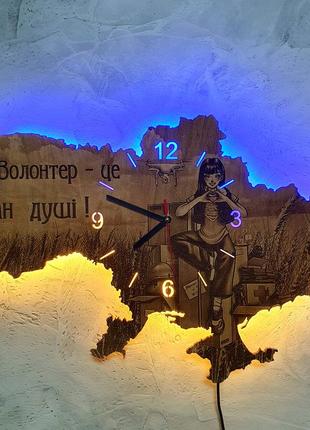 Деревянные настенные часы с подсветкой "волонтер-це стан душі"