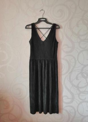 Чорне плаття-плісе