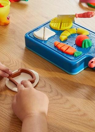 Стартовий набір play-doh little chef, дощечка плей до 14 ігрових кухонних аксесуарів,