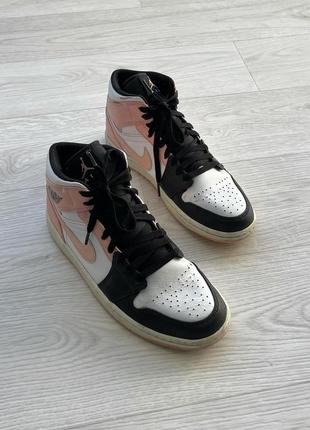 Шикарные кроссовки nike air jordan 1 mid crimson tint pink/white/black4 фото