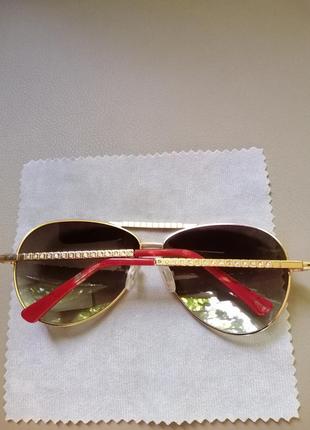 Очки солнцезащитные