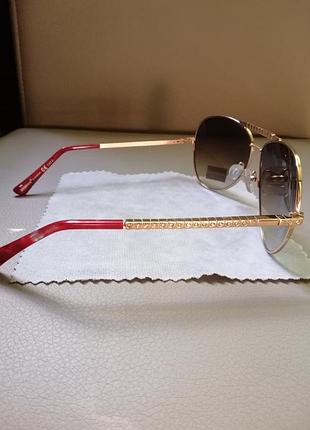 Очки солнцезащитные