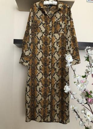 Стильное платье-халат со змеиным принтом,1 фото