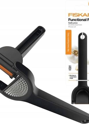 Кухонный пресс для чеснока 24.4 см fiskars "functional form" (1028361) пластик