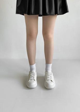 Белые кроссовки с черным задником экокожа5 фото