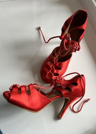 Обувь для танцев