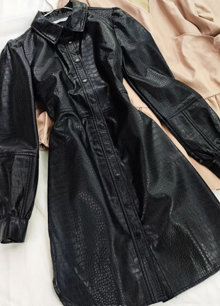 Чорна шкіряна сукня на кнопках melting stockholm