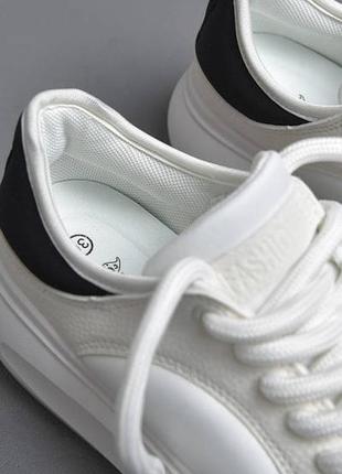 Белые кроссовки с черным задником экокожа7 фото