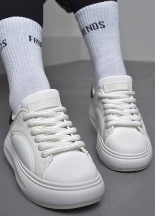 Белые кроссовки с черным задником экокожа8 фото