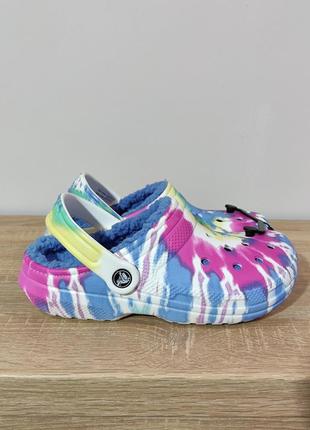 🟥crocs classic lined tie dye clog black/multi 36-37 23см 
новые оригинал в наличии есть несколько пар ⬆️