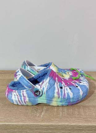 🟥crocs classic lined tie dye clog black/multi 37-38 24см 
 
новые оригинал в наличии есть несколько пар ⬆️